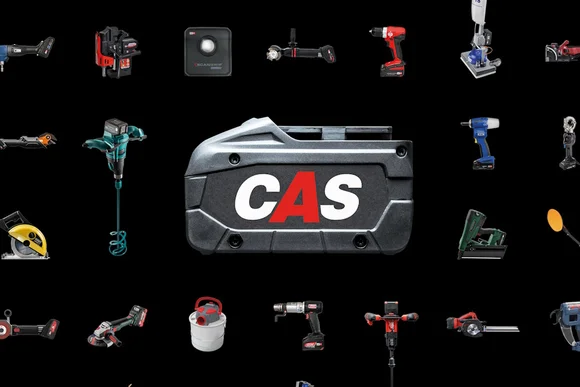 Verschiedene Akkugeräte umgeben einen Akku